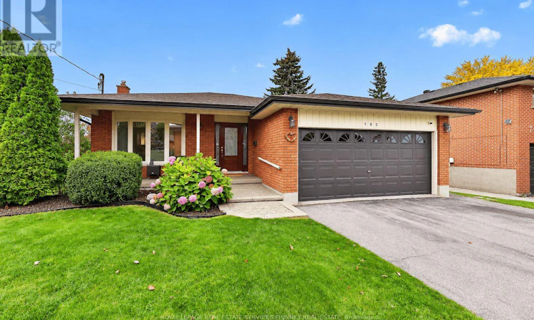 102 Applewood Crescent