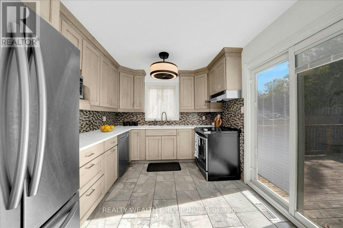 11 Bristow Court, Barrie, ON, L4N 6T1 - 11