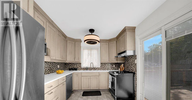11 Bristow Court, Barrie, ON, L4N 6T1 - 11