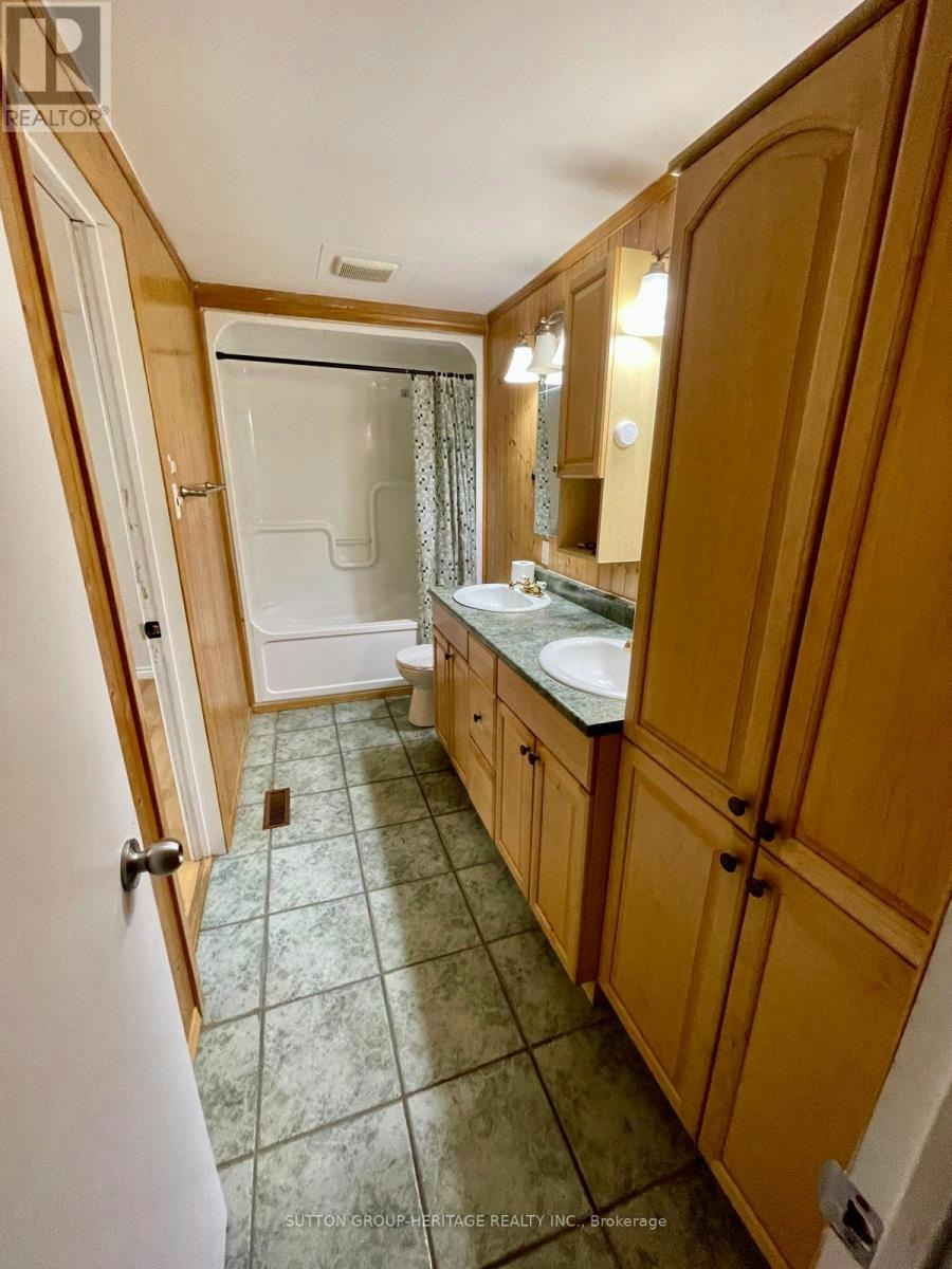 40 Plumridge Court, Ajax, ON, L1S 3Z8 - 11