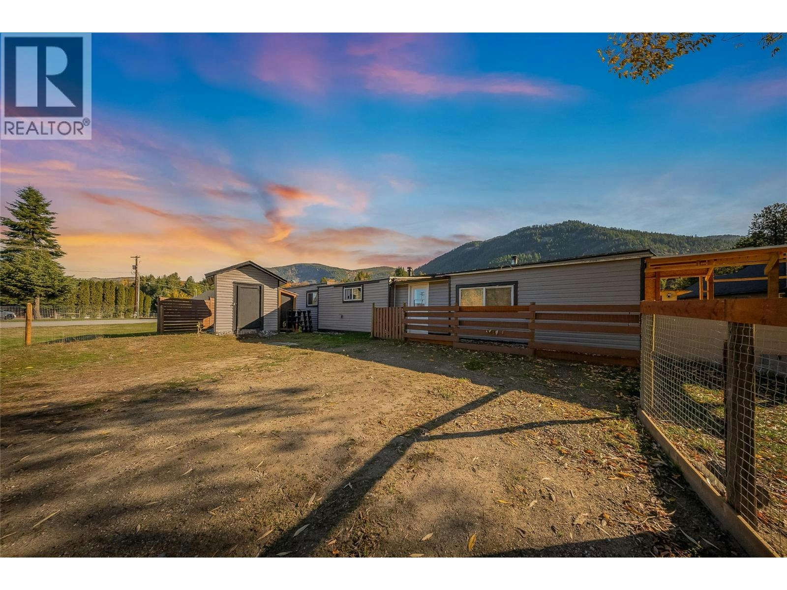 894 Waterloo Road, Castlegar, BC, V1N 4K8
