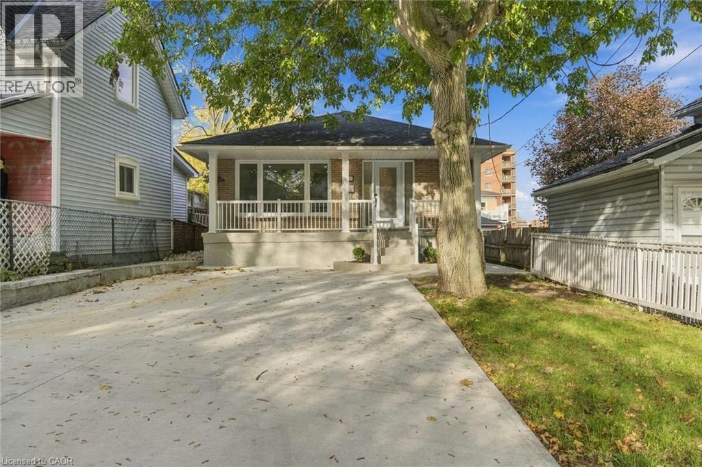 16 Elm Avenue, Hamilton, ON, L8G 2W1