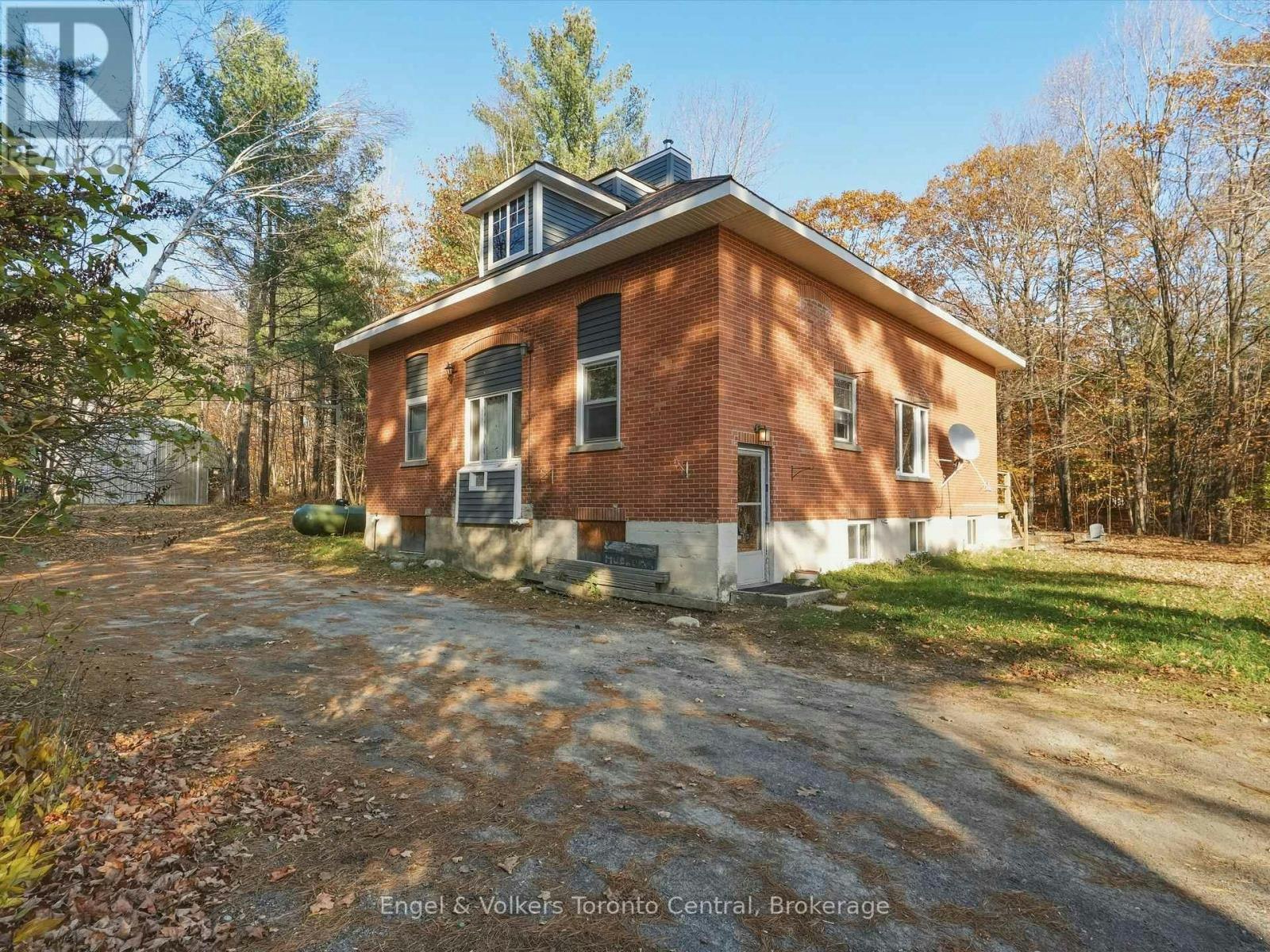 2026 Peninsula Road, Muskoka Lakes, ON, P0B 1J0
