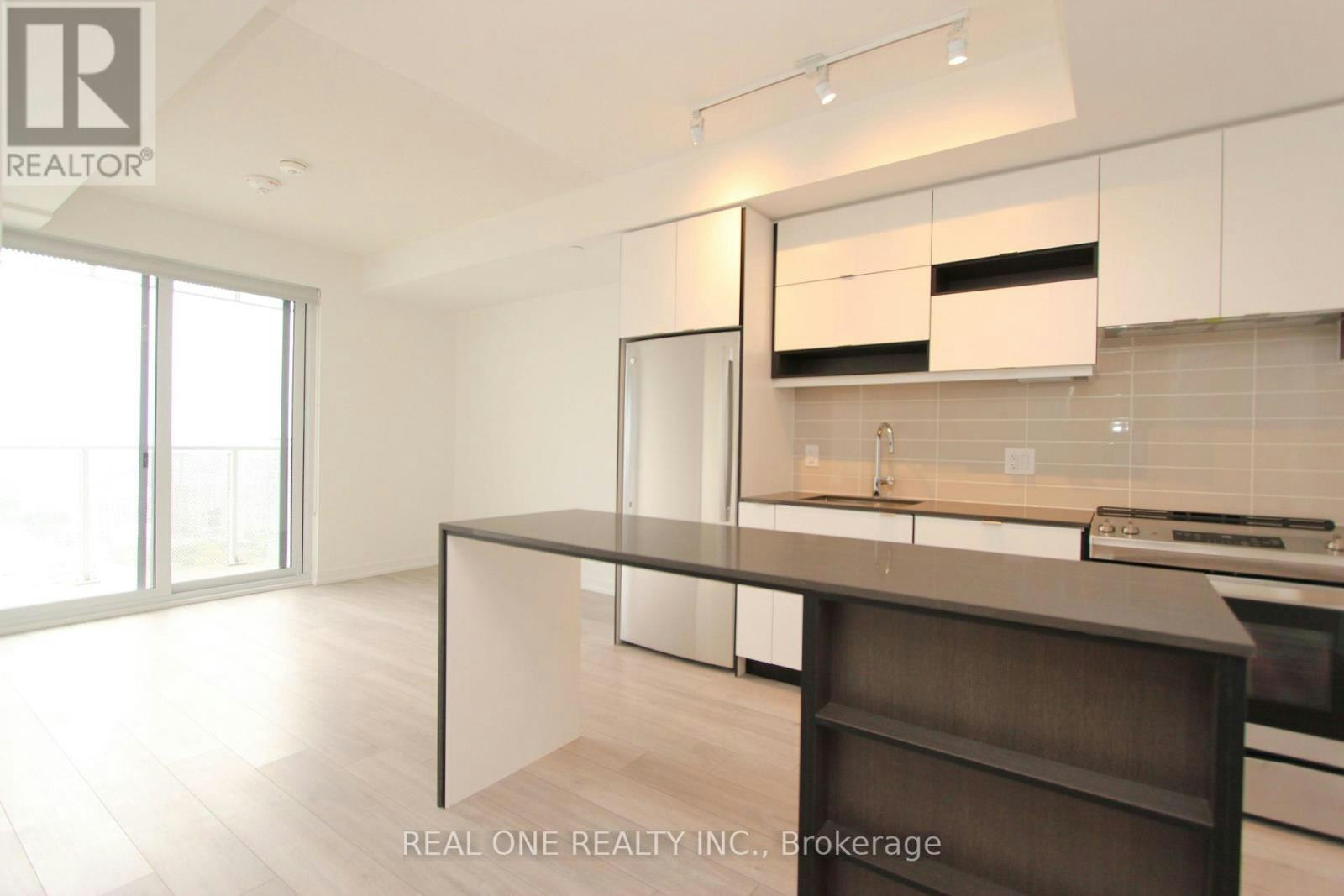 3807-4065 Confederation Parkway, Mississauga, ON, L5B 0L4