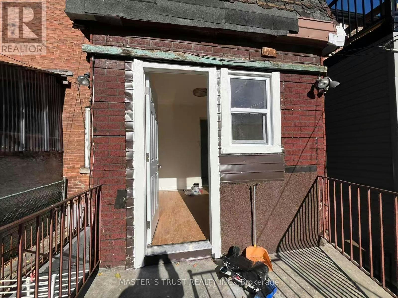 841 Dupont Street, Toronto, ON, M6G 1Z7 - 2