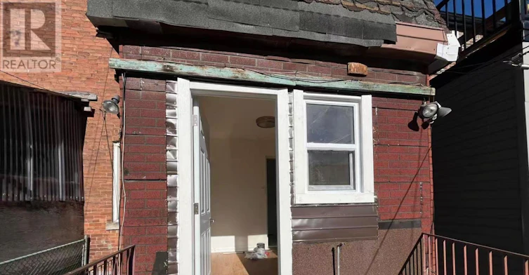 841 Dupont Street, Toronto, ON, M6G 1Z7 - 2