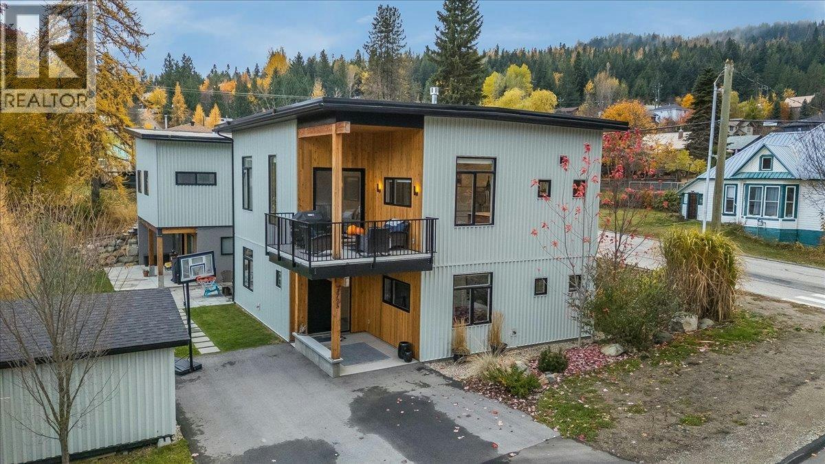 1725 Cook Avenue, Rossland, BC, V0G 1Y0