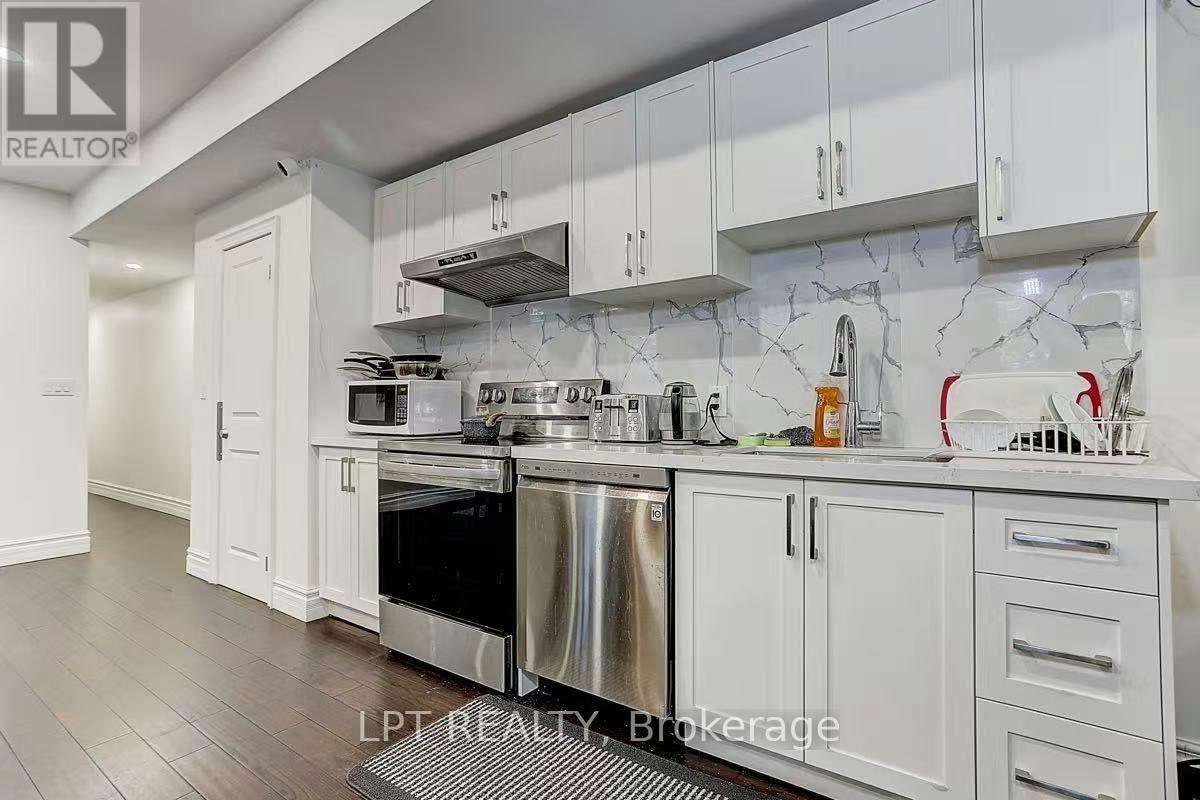 ROOM 301-600 Parliament Street, Toronto, ON, M4X 1R2 - 2