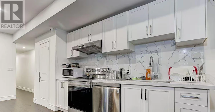 ROOM 301-600 Parliament Street, Toronto, ON, M4X 1R2 - 2