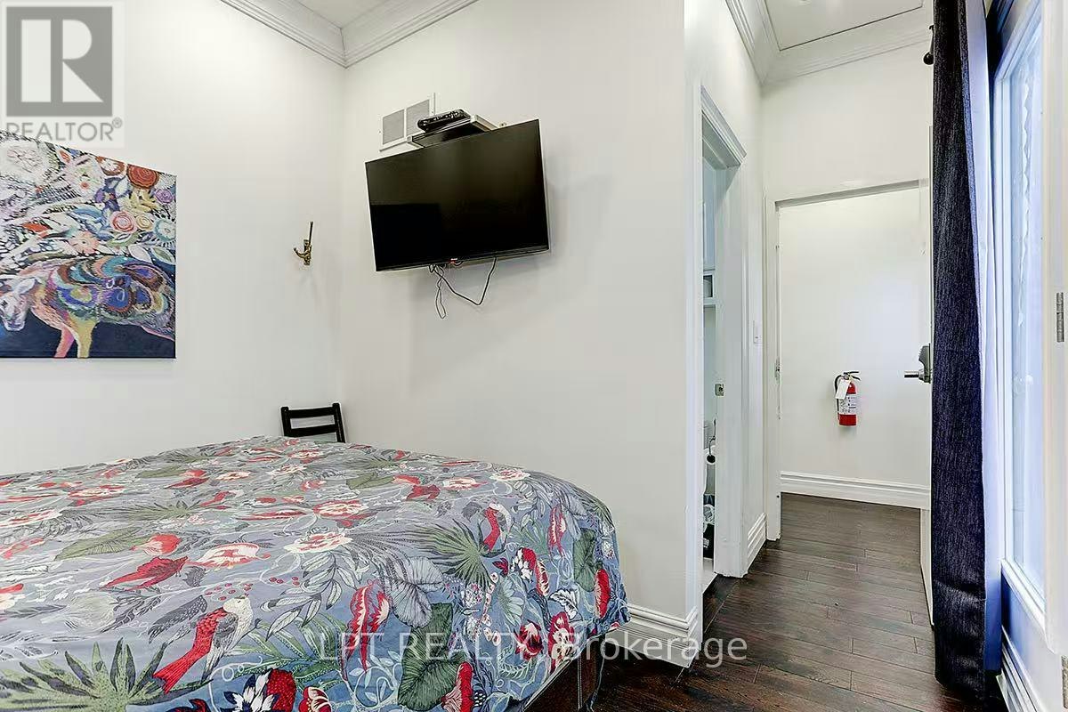 ROOM 304-600 Parliament Street, Toronto, ON, M4X 1R2 - 2