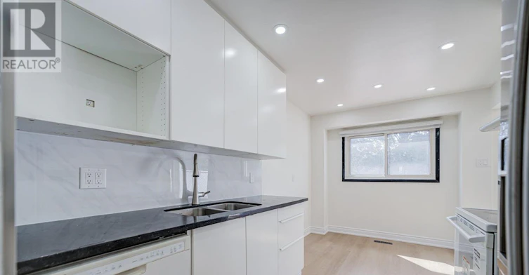4066 Wycliffe Way, Mississauga, ON, L5C 3S1 - 10