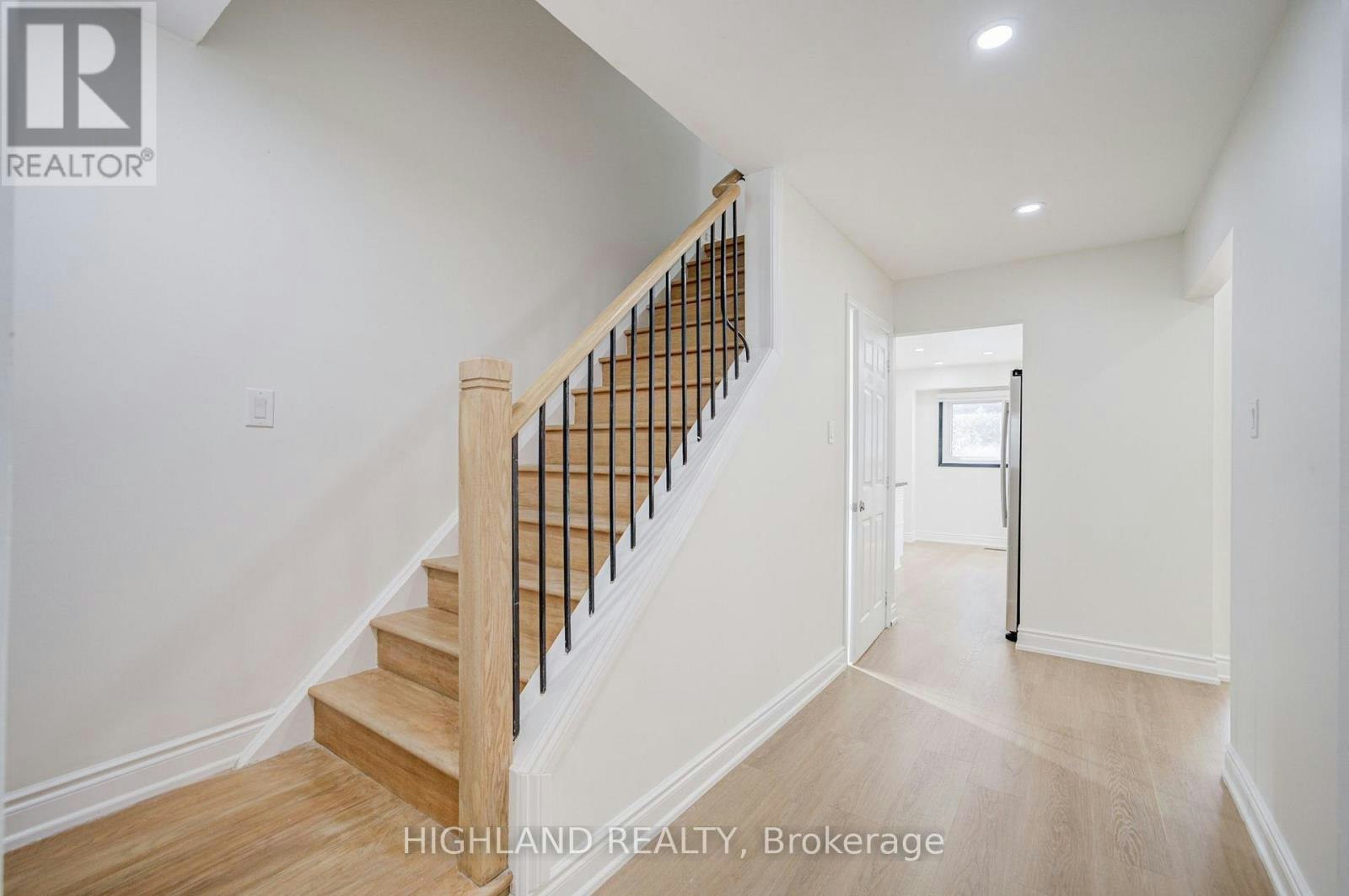 4066 Wycliffe Way, Mississauga, ON, L5C 3S1 - 4