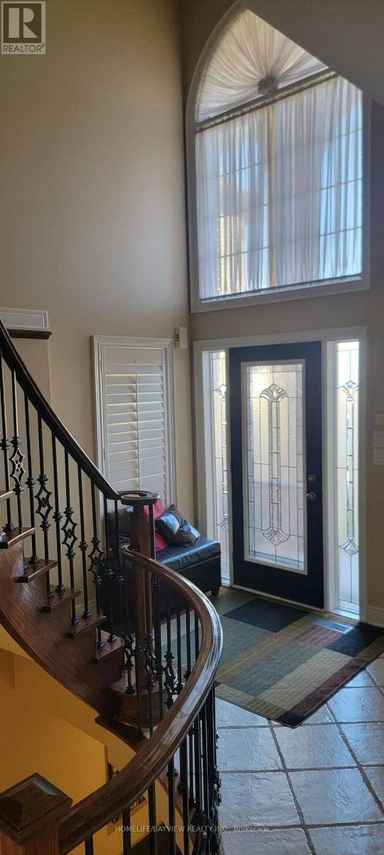 22 Royal Ridge Crescent, Vaughan, ON, L6A 2T1 - 2