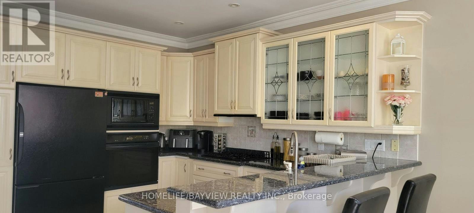 22 Royal Ridge Crescent, Vaughan, ON, L6A 2T1 - 3