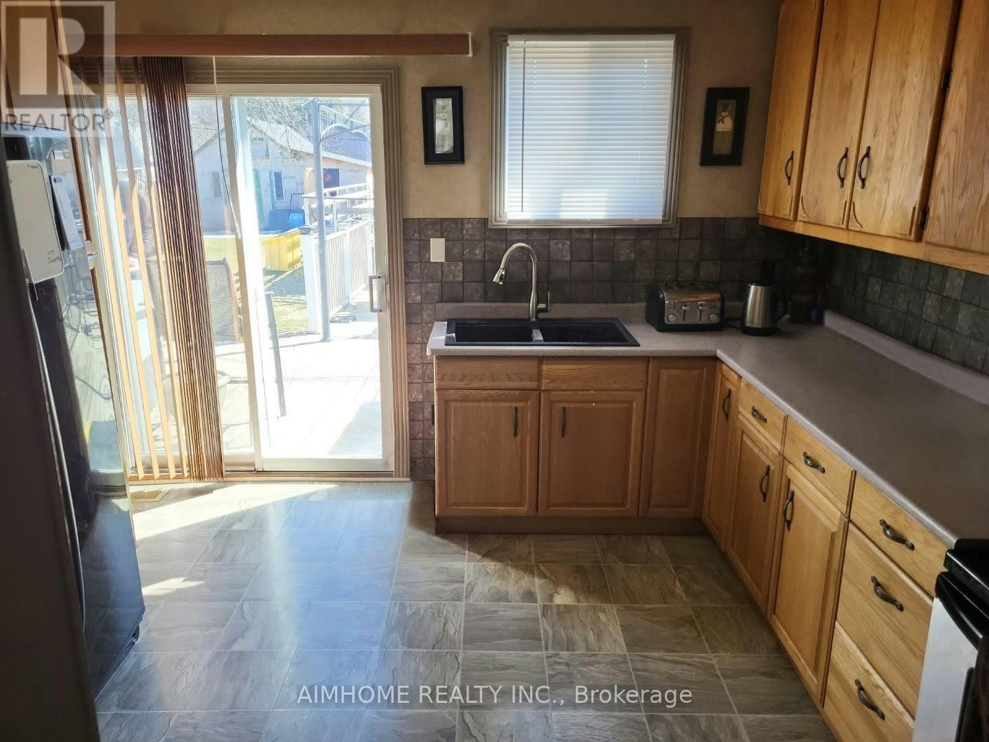303 Annshiela Drive, Georgina, ON, L4P 3A6 - 4