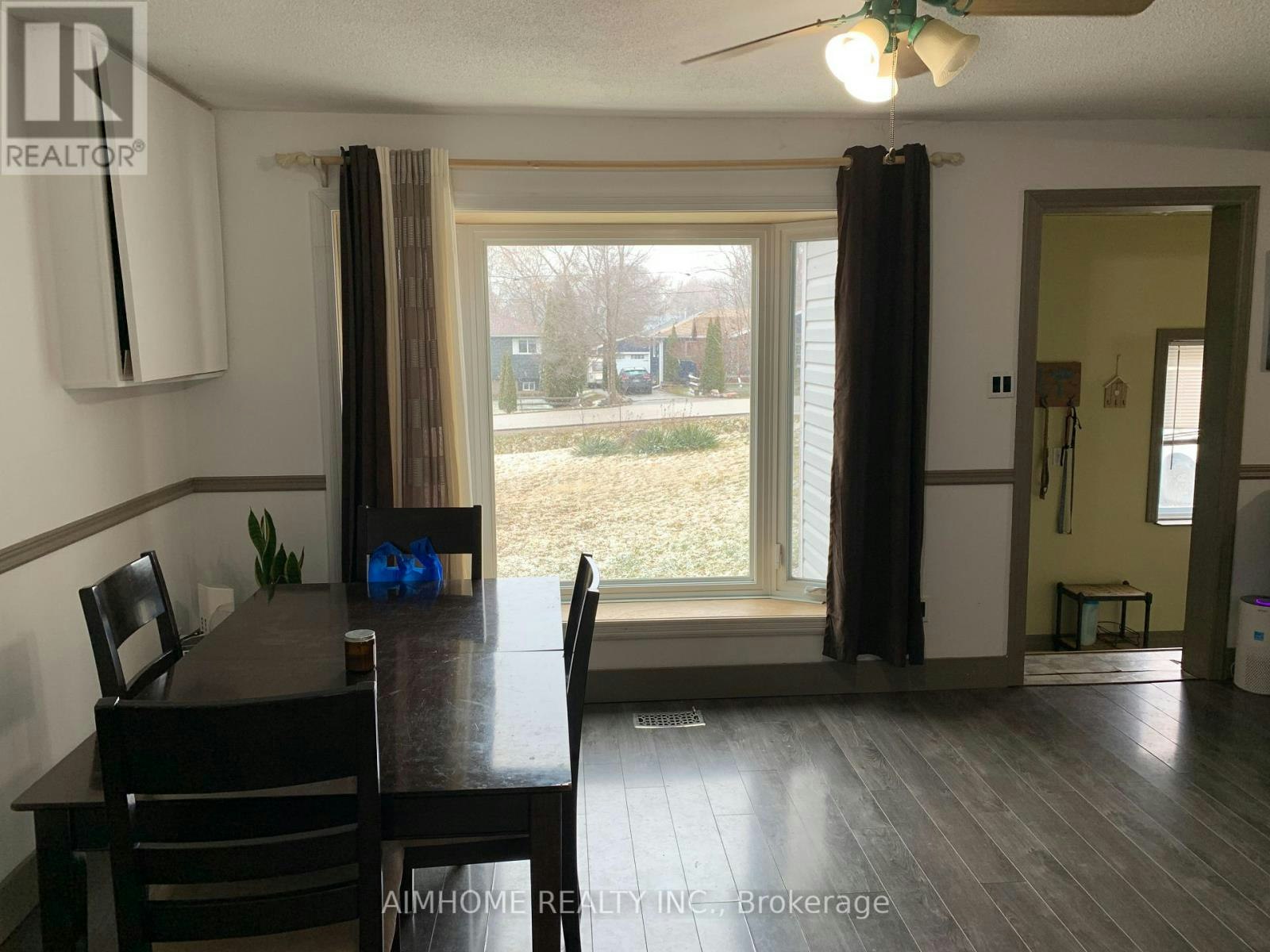 303 Annshiela Drive, Georgina, ON, L4P 3A6 - 2