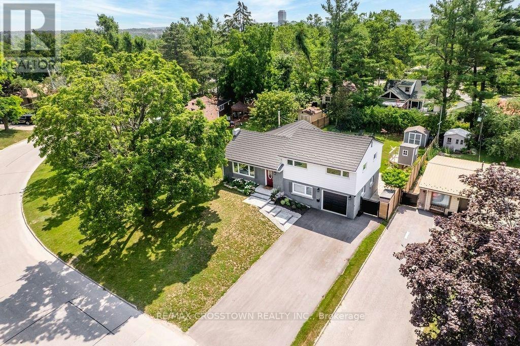 11 Castle Drive, Barrie, ON, L4N 1P7