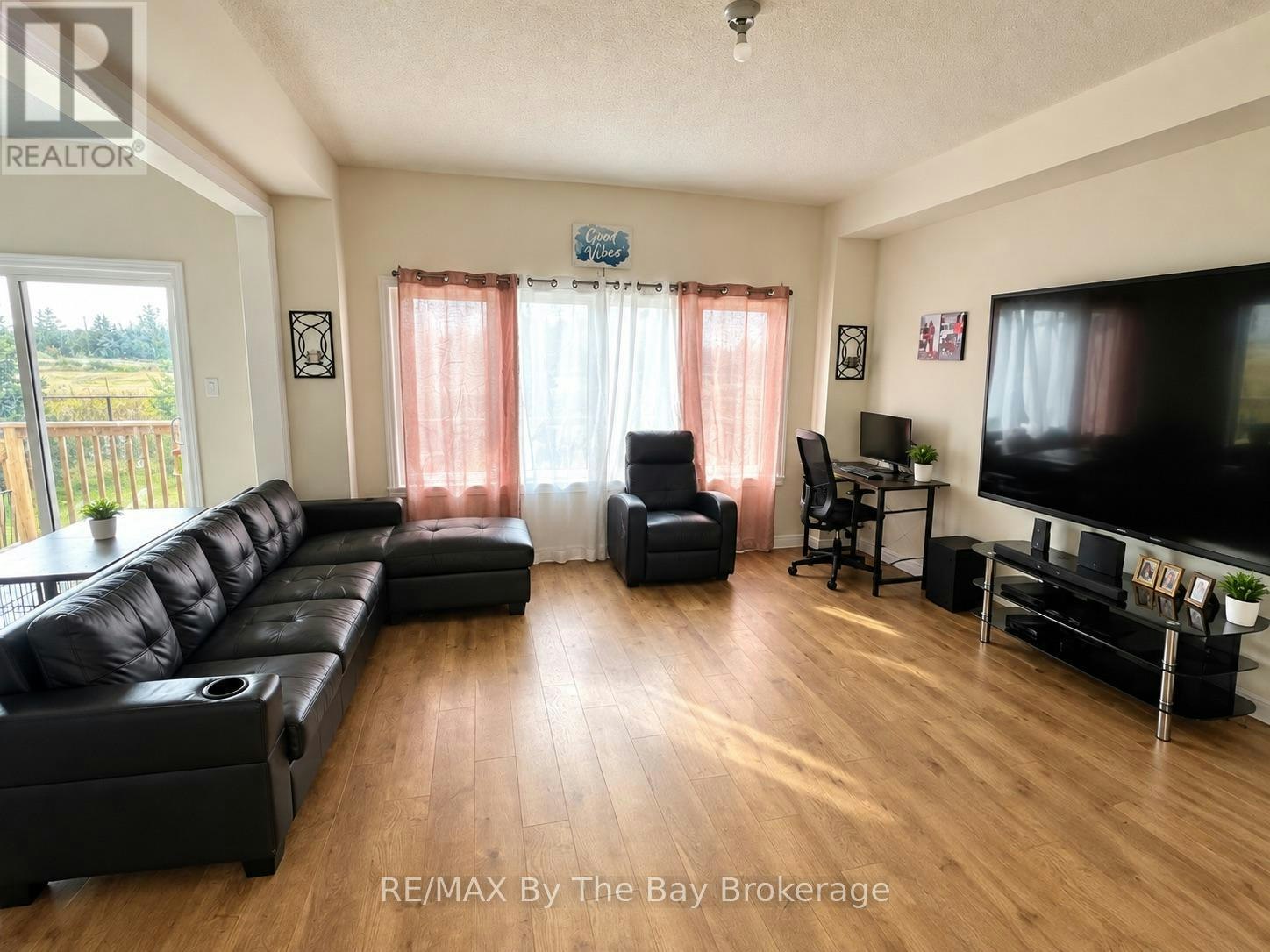 5 Bianca Crescent, Wasaga Beach, ON, L9Z 0H7 - 4