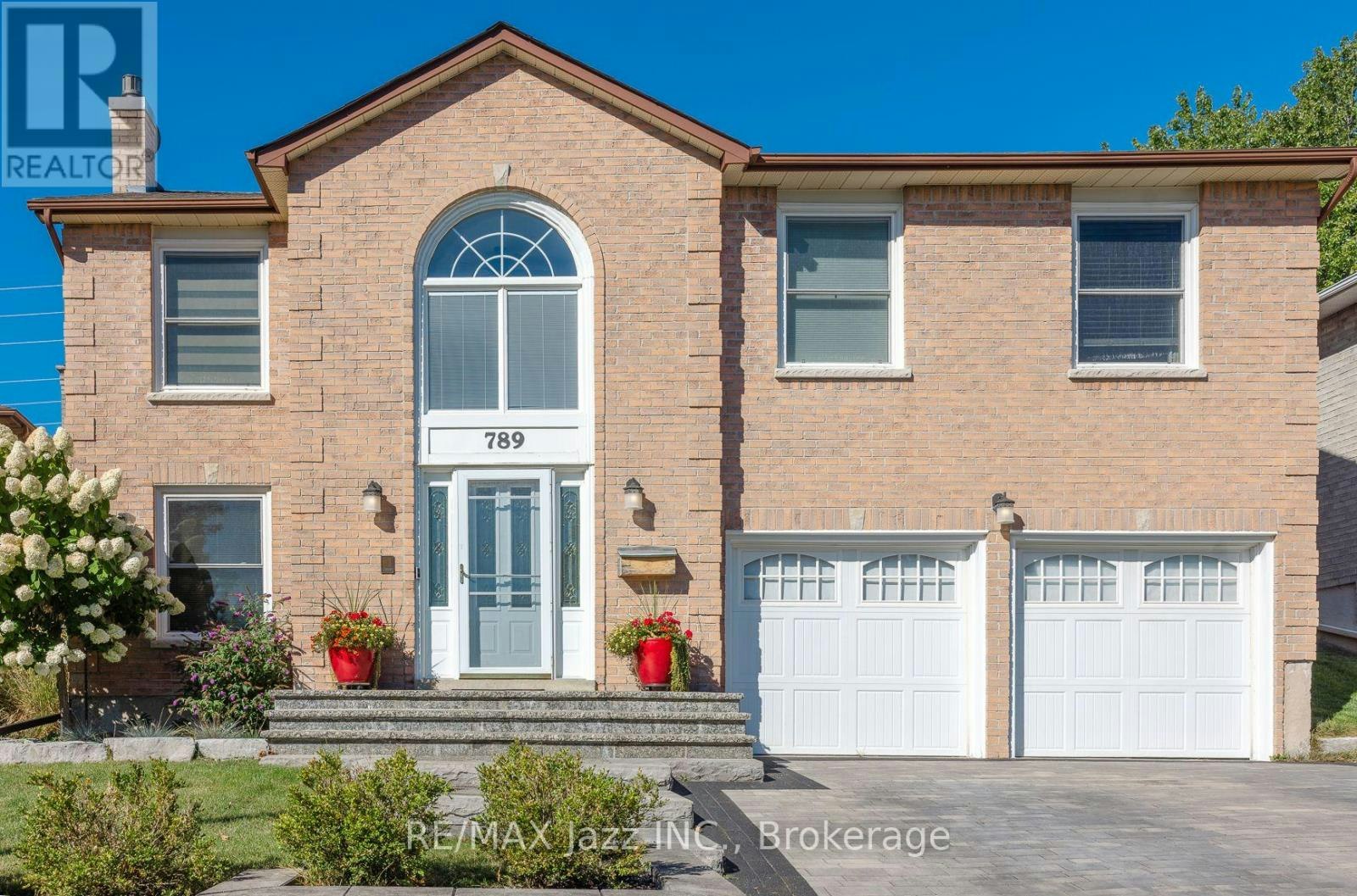789 Lochness Crescent, Oshawa, ON, L1J 7R2