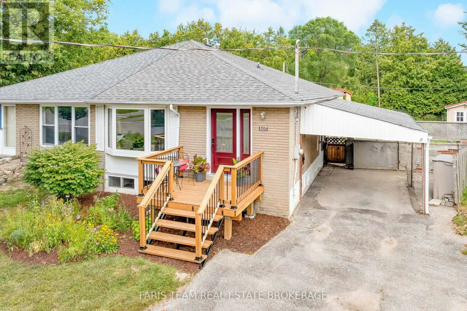 107 Willow Lane, Newmarket, ON, L3Y 4J1