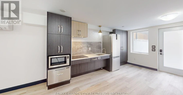 729 Queensdale Avenue E, Hamilton, ON, L8V 1M4 - 3