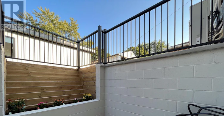 729 Queensdale Avenue E, Hamilton, ON, L8V 1M4 - 2