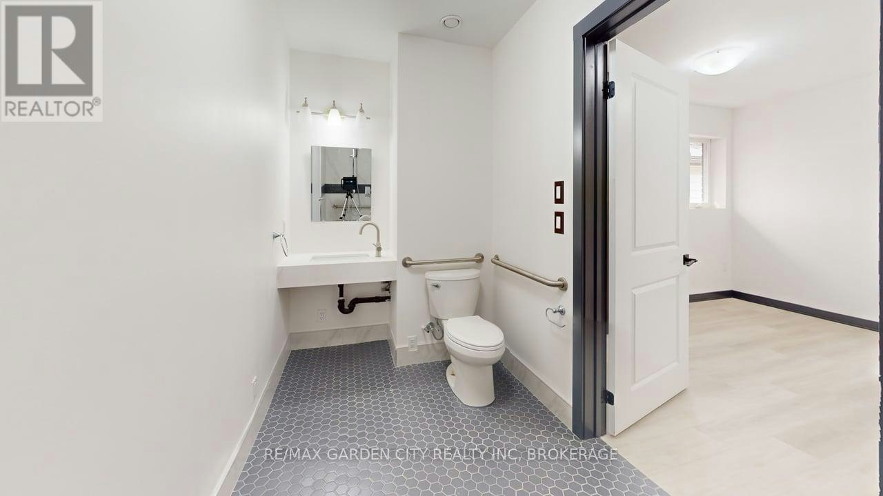 729 Queensdale Avenue E, Hamilton, ON, L8V 1M4 - 8