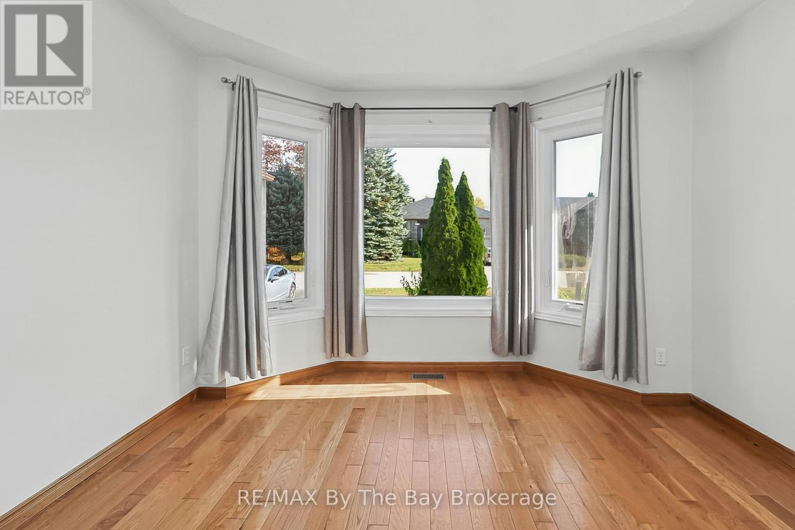 6 Riverdale (Main Level Drive, Wasaga Beach, ON, L9Z 1E9 - 5
