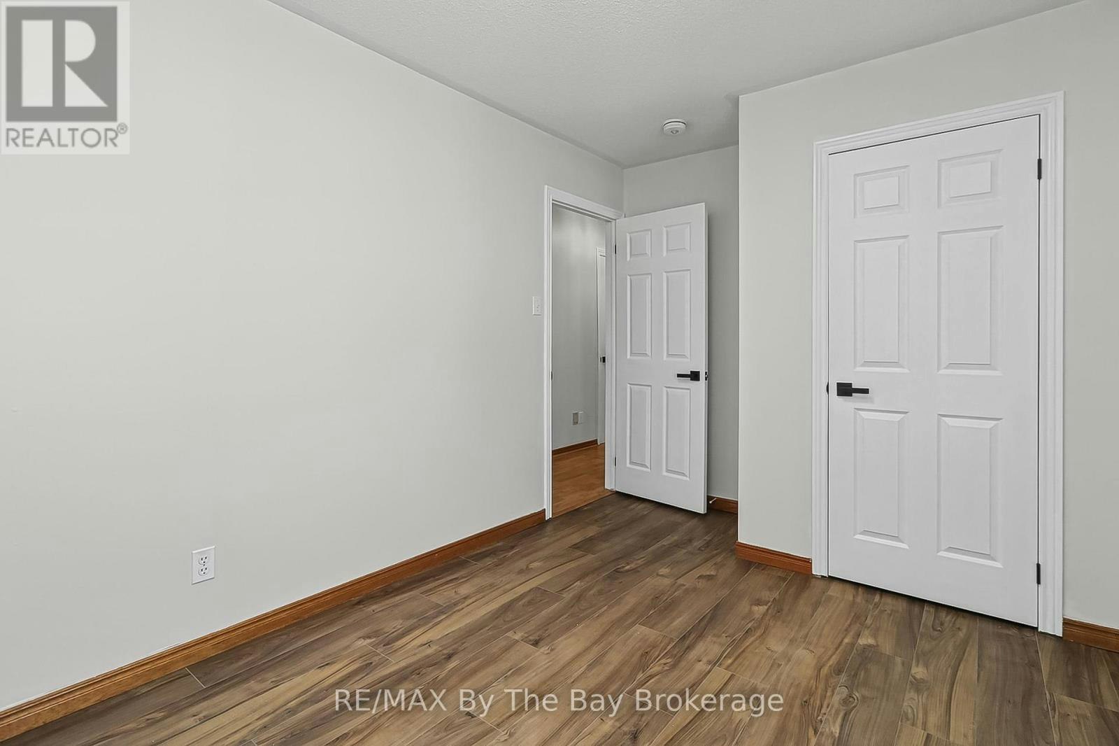 6 Riverdale (Main Level Drive, Wasaga Beach, ON, L9Z 1E9 - 16