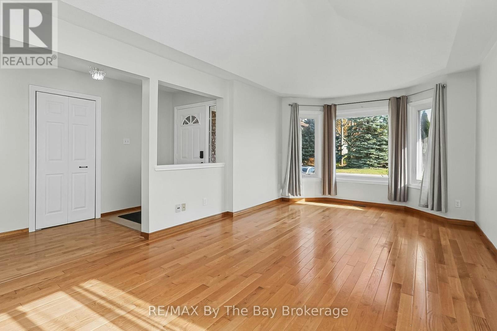 6 Riverdale (Main Level Drive, Wasaga Beach, ON, L9Z 1E9 - 4
