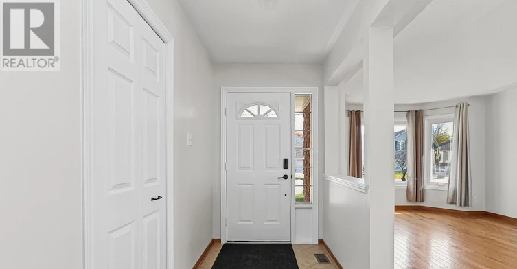 6 Riverdale (Main Level Drive, Wasaga Beach, ON, L9Z 1E9 - 3