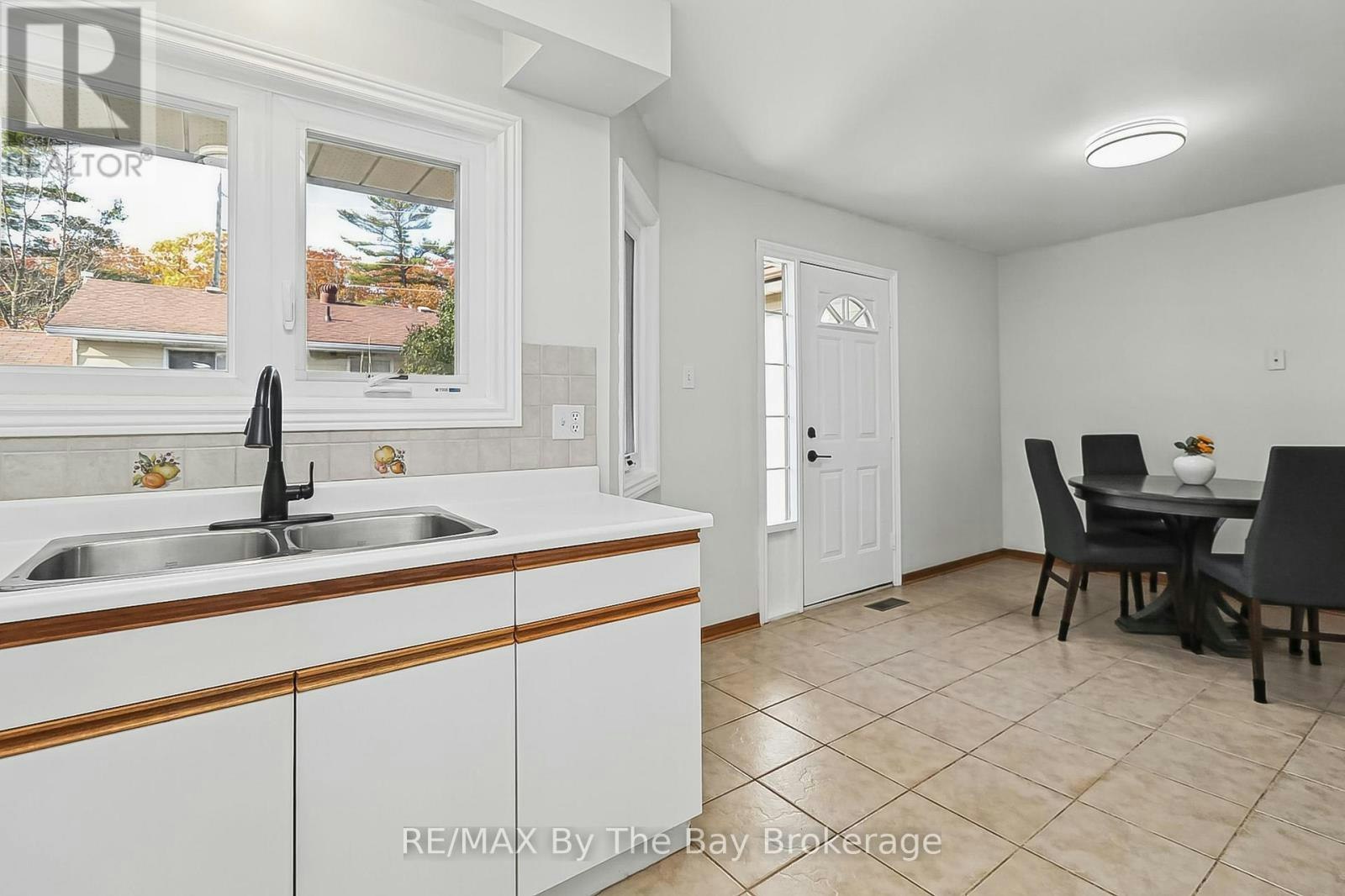 6 Riverdale (Main Level Drive, Wasaga Beach, ON, L9Z 1E9 - 11