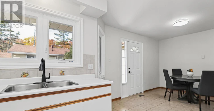 6 Riverdale (Main Level Drive, Wasaga Beach, ON, L9Z 1E9 - 11