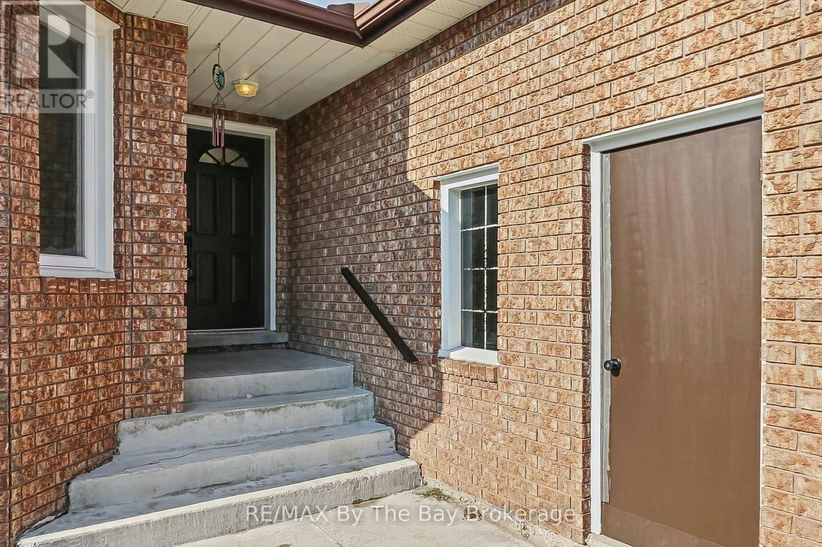6 Riverdale (Main Level Drive, Wasaga Beach, ON, L9Z 1E9 - 2