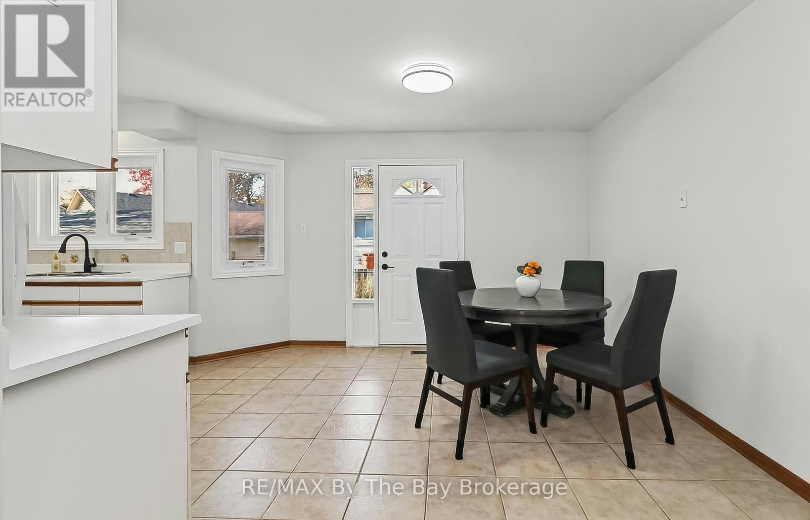 6 Riverdale (Main Level Drive, Wasaga Beach, ON, L9Z 1E9 - 13