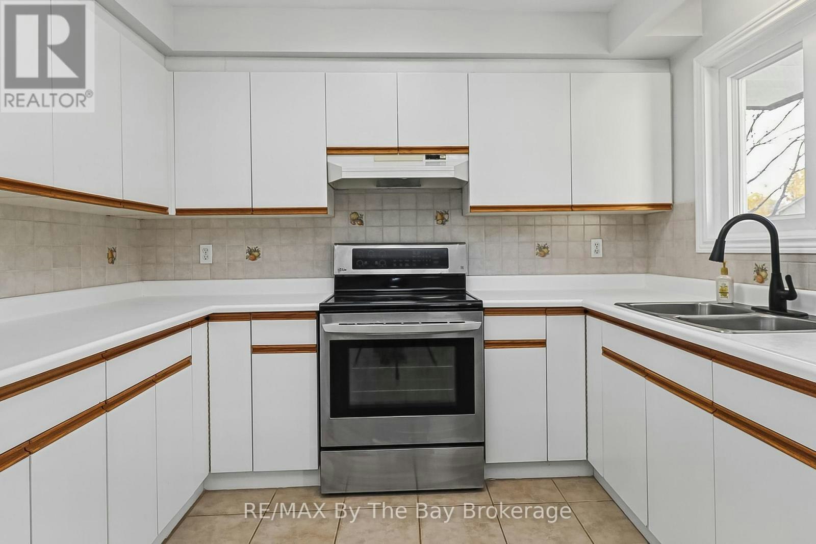 6 Riverdale (Main Level Drive, Wasaga Beach, ON, L9Z 1E9 - 10