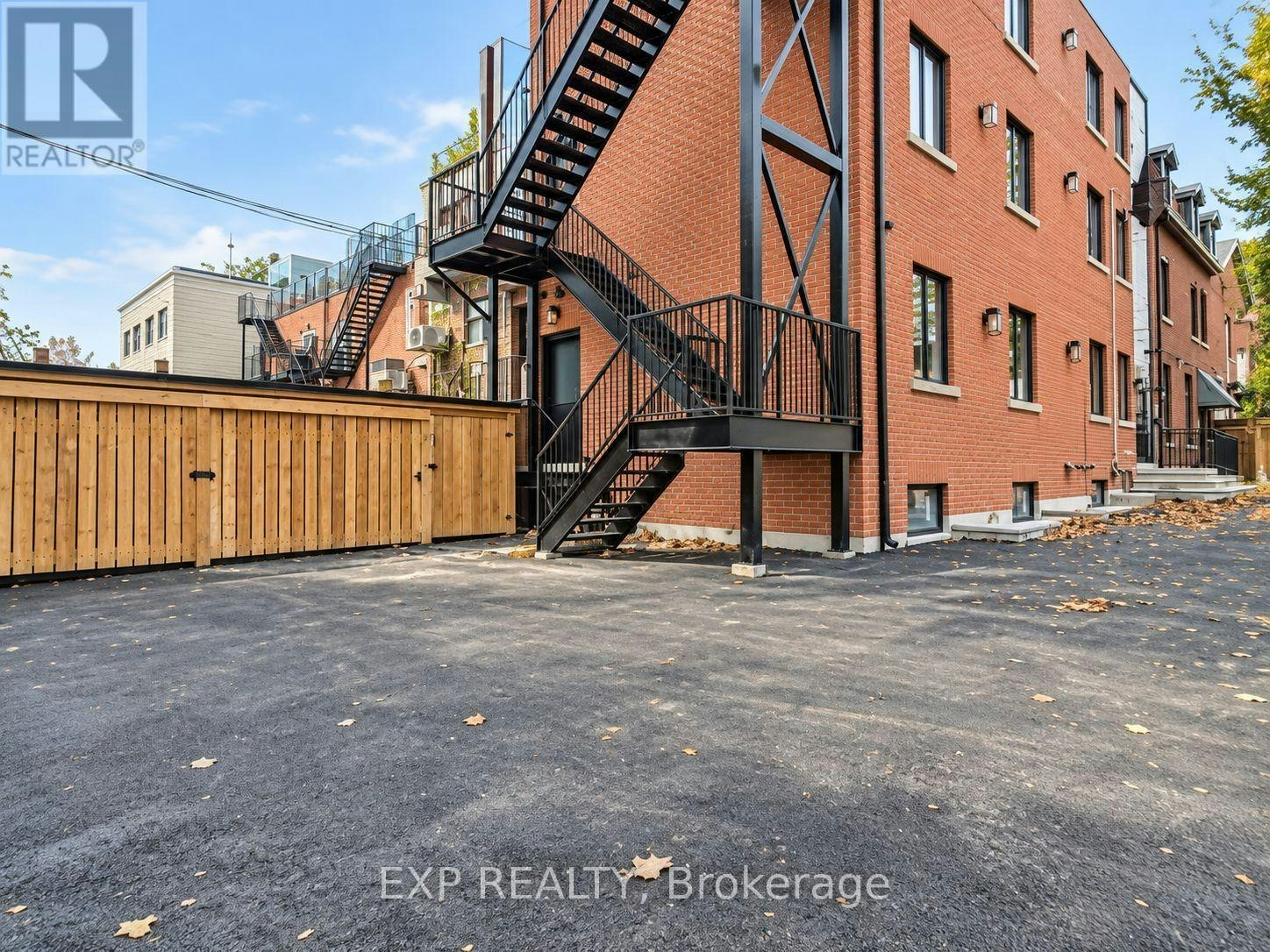 2-195 Carlton Street, Toronto, ON, M5A 2K7 - 11
