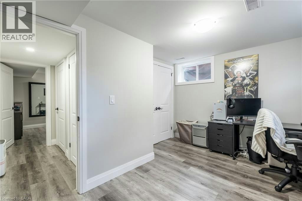 Lower-242 17th Street WEST, Hamilton, ON, L9C 4G2 - 13