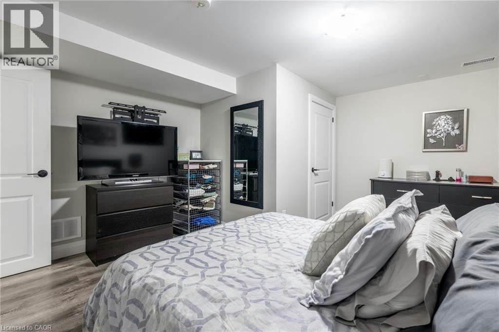 Lower-242 17th Street WEST, Hamilton, ON, L9C 4G2 - 10