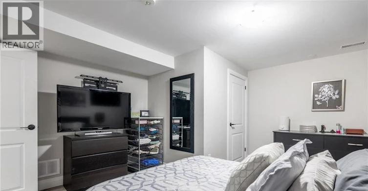Lower-242 17th Street WEST, Hamilton, ON, L9C 4G2 - 10