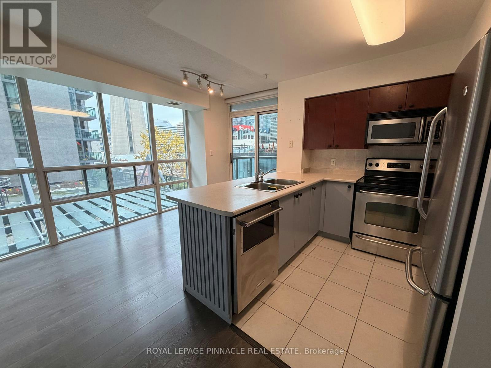 802-30 Grand Trunk Crescent, Toronto, ON, M5J 3A4 - 11