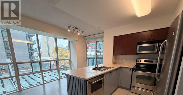 802-30 Grand Trunk Crescent, Toronto, ON, M5J 3A4 - 11