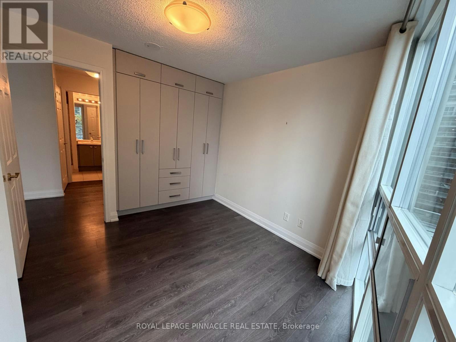 802-30 Grand Trunk Crescent, Toronto, ON, M5J 3A4 - 6