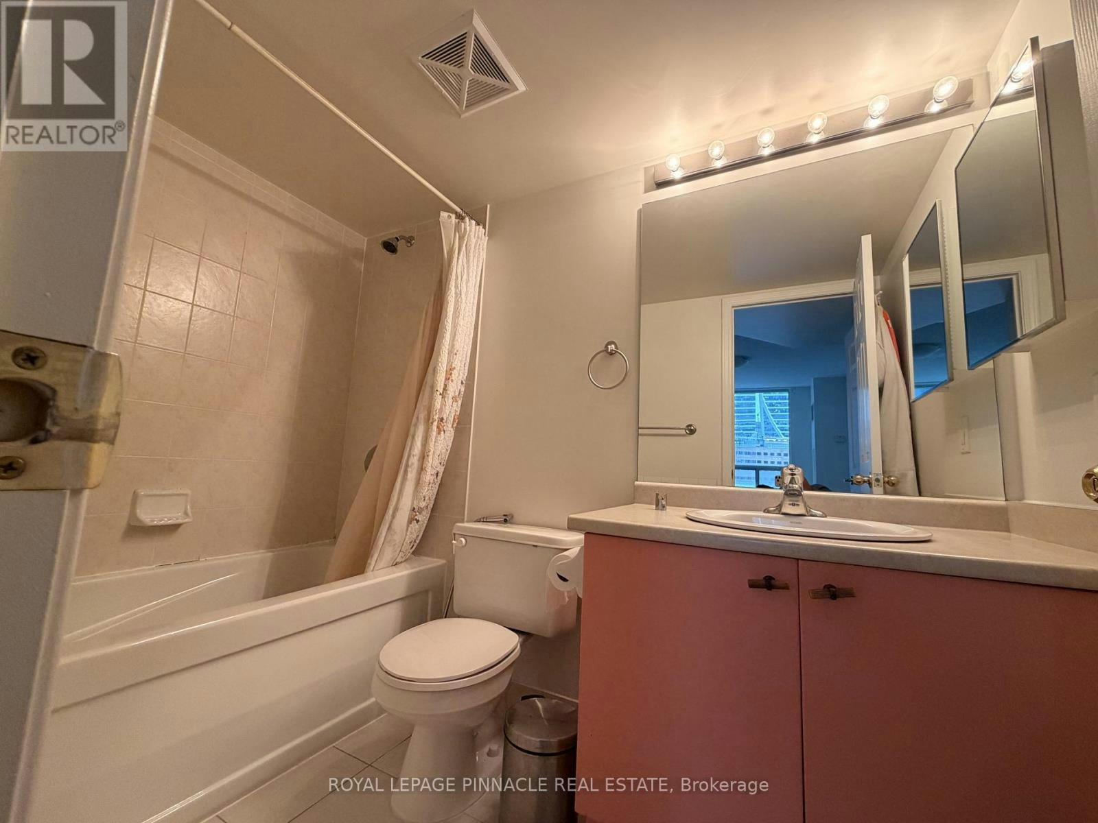 802-30 Grand Trunk Crescent, Toronto, ON, M5J 3A4 - 15