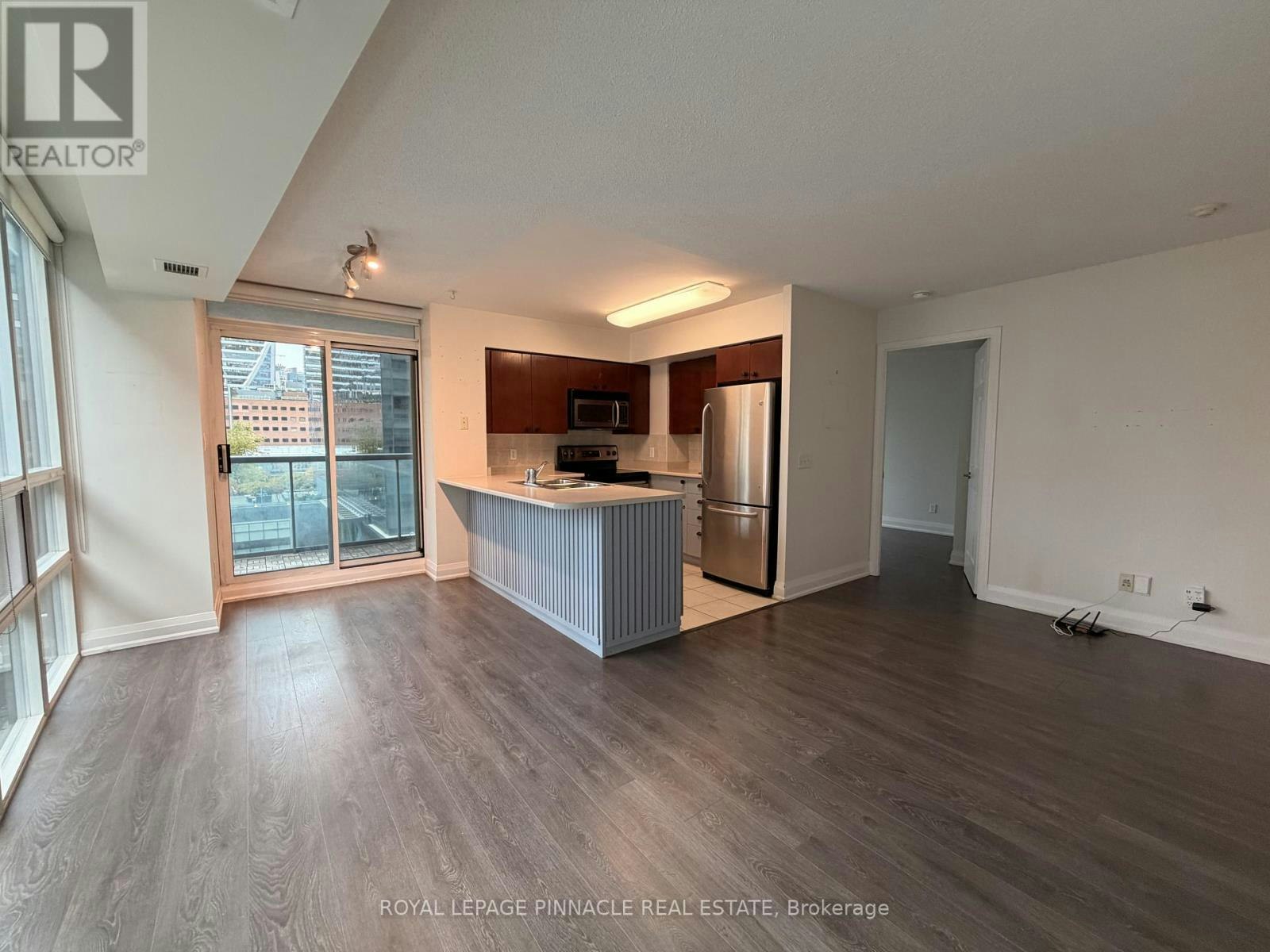 802-30 Grand Trunk Crescent, Toronto, ON, M5J 3A4 - 12