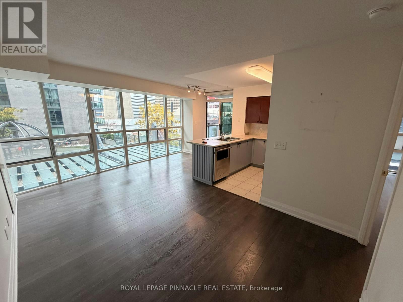 802-30 Grand Trunk Crescent, Toronto, ON, M5J 3A4 - 8
