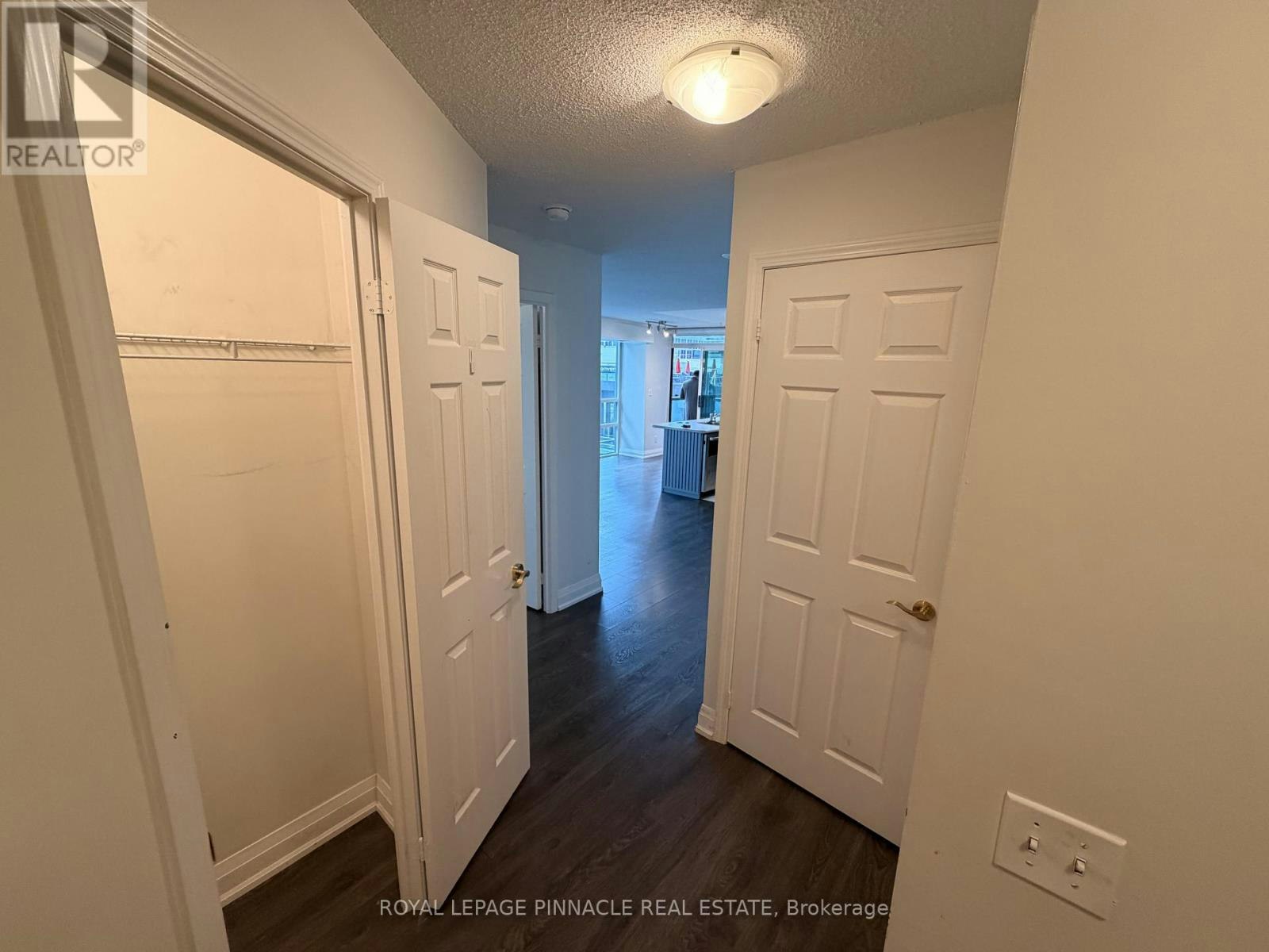 802-30 Grand Trunk Crescent, Toronto, ON, M5J 3A4 - 4