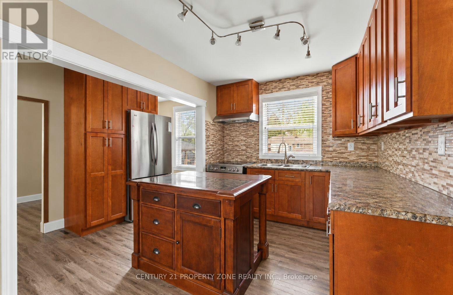 2563 Meldrum Road, Windsor, ON, N8W 4E9 - 4