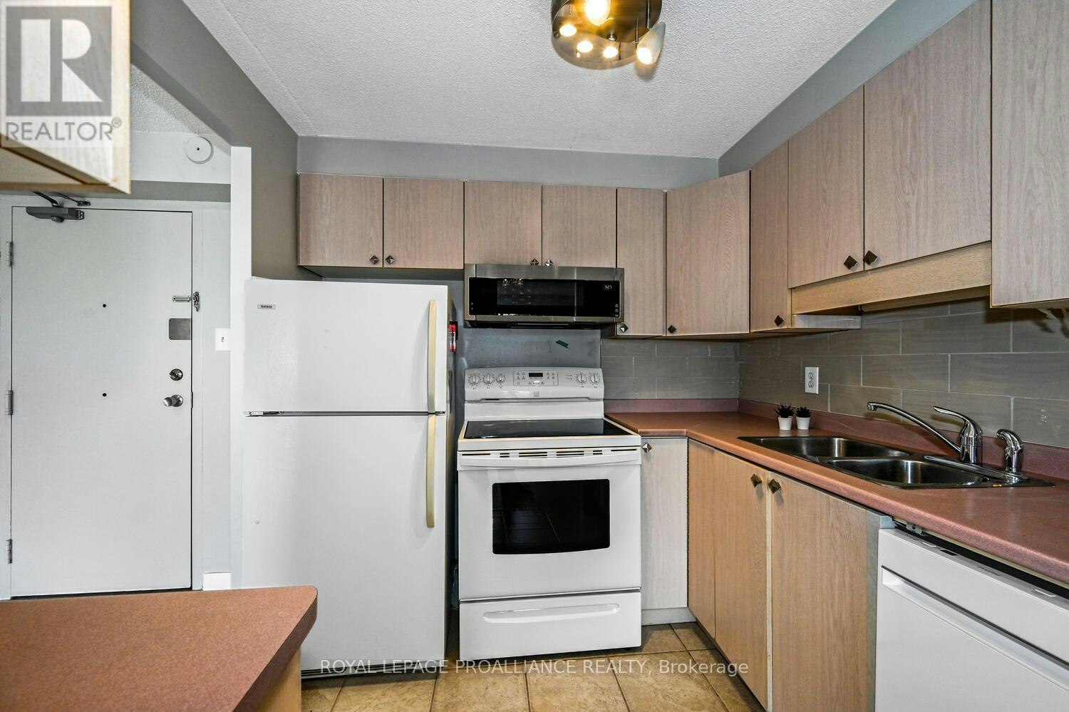 701-3 Apple Street, Brockville, ON, K6V 4X5 - 14