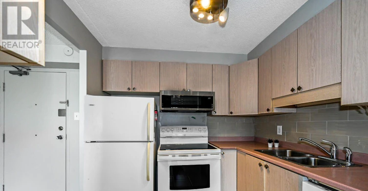 701-3 Apple Street, Brockville, ON, K6V 4X5 - 14